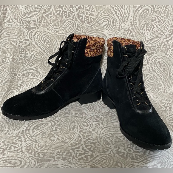 Leopard print Crown & Ivy boots, women’s size 9 - Picture 5 of 8